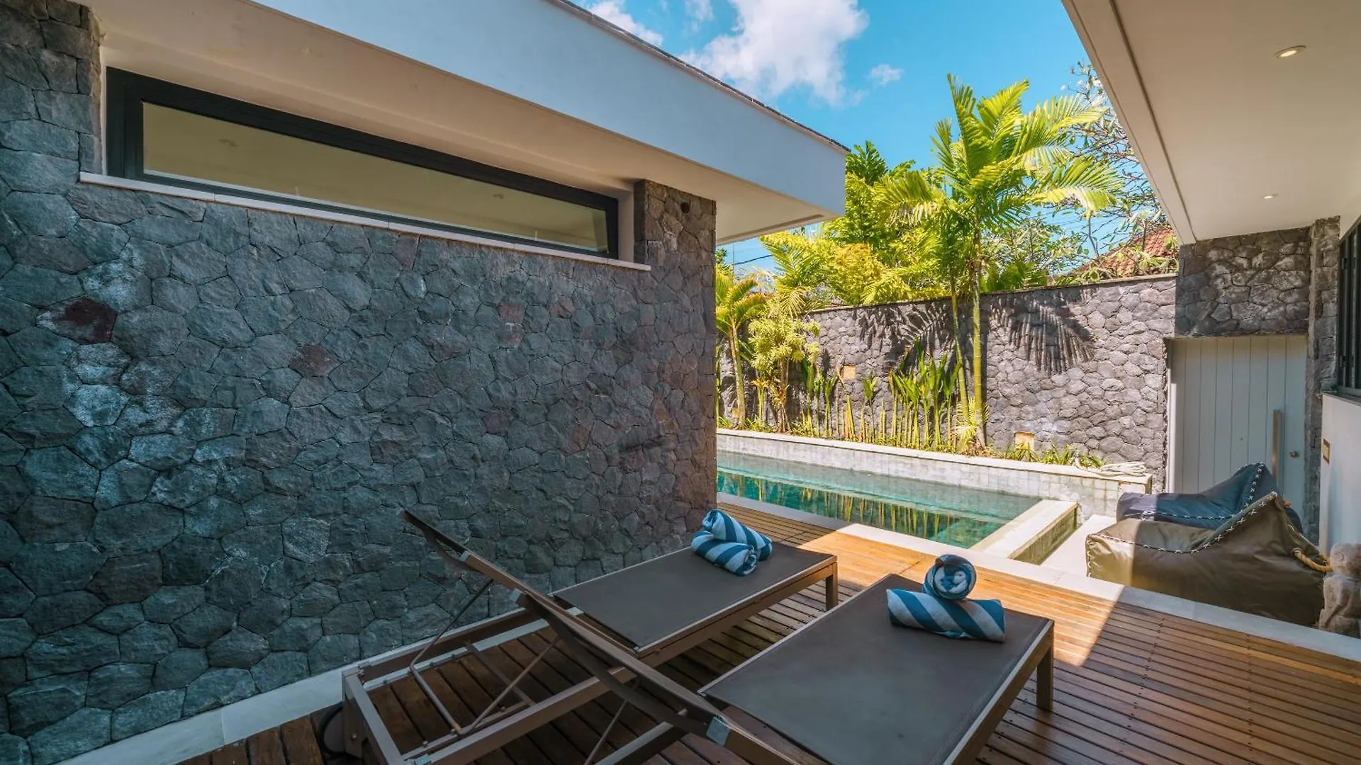 Villa Yasmee : Cozy And Modern 2 Bedroom W/ Pool In Seminyak !