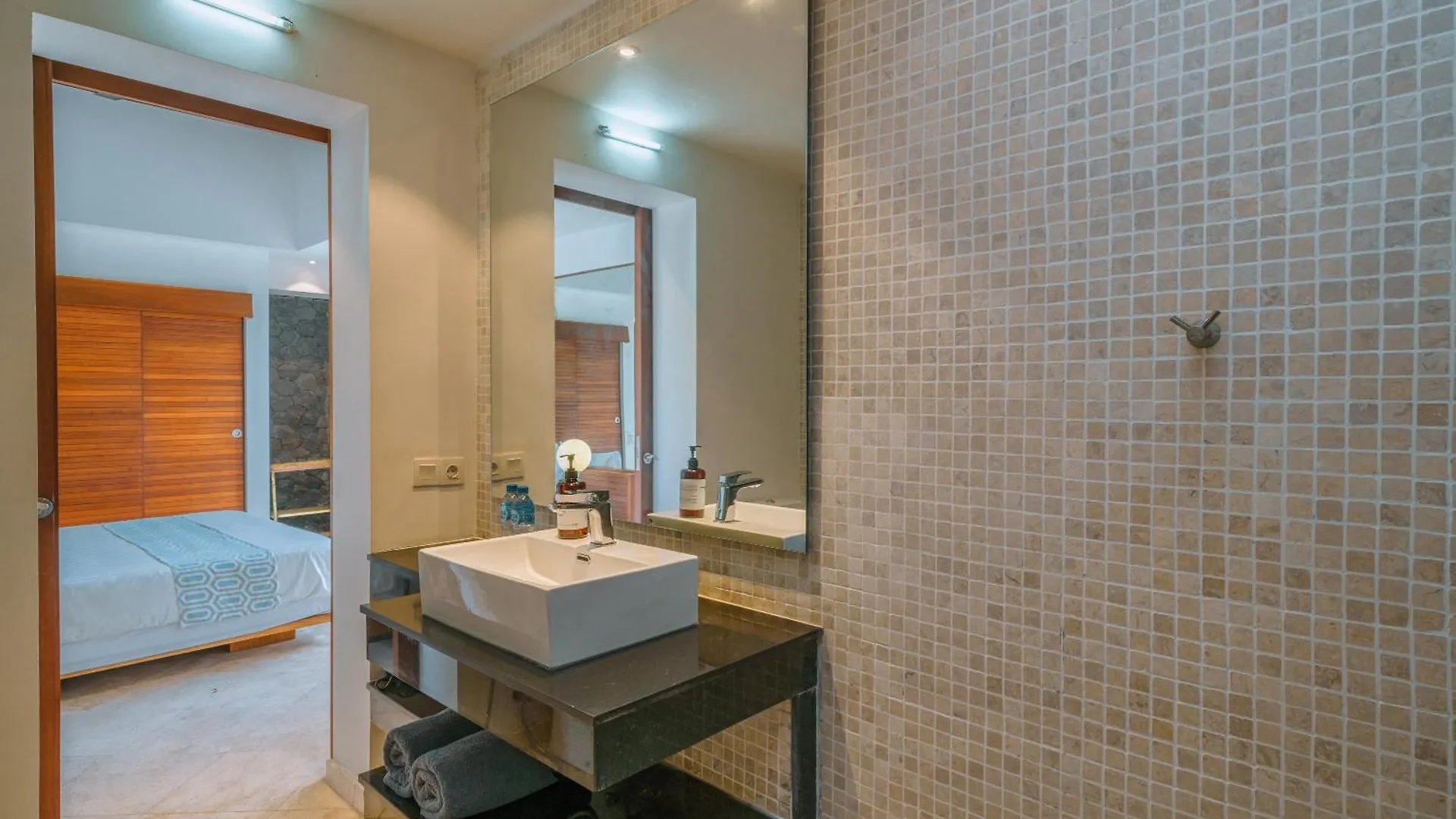 Villa Yasmee : Cozy And Modern 2 Bedroom W/ Pool In Seminyak !