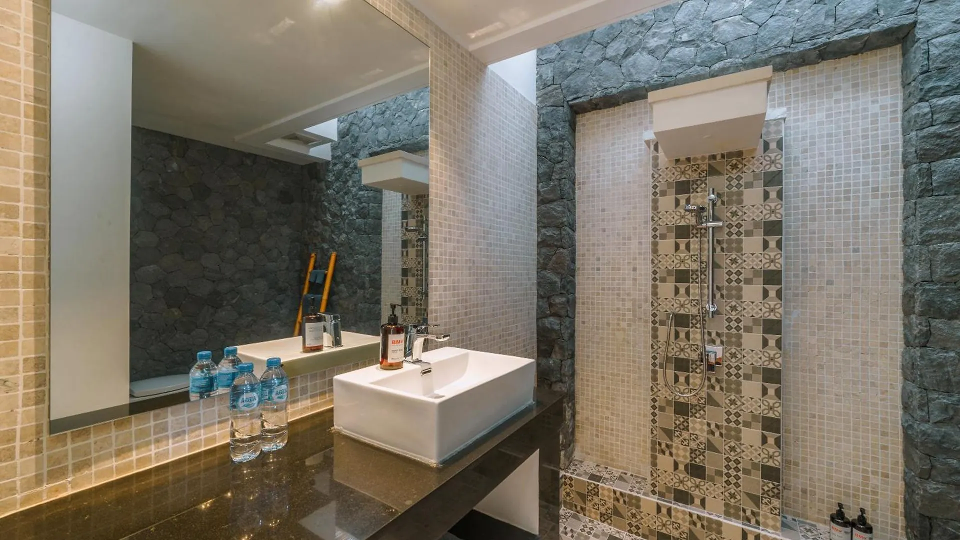 Villa Yasmee : Cozy And Modern 2 Bedroom W/ Pool In Seminyak !