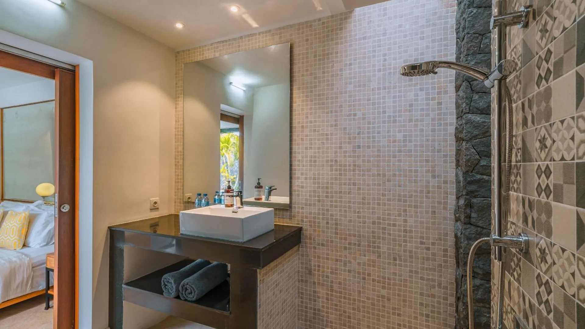 Villa Yasmee : Cozy And Modern 2 Bedroom W/ Pool In Seminyak ! 0*, 塞米亚克 印尼